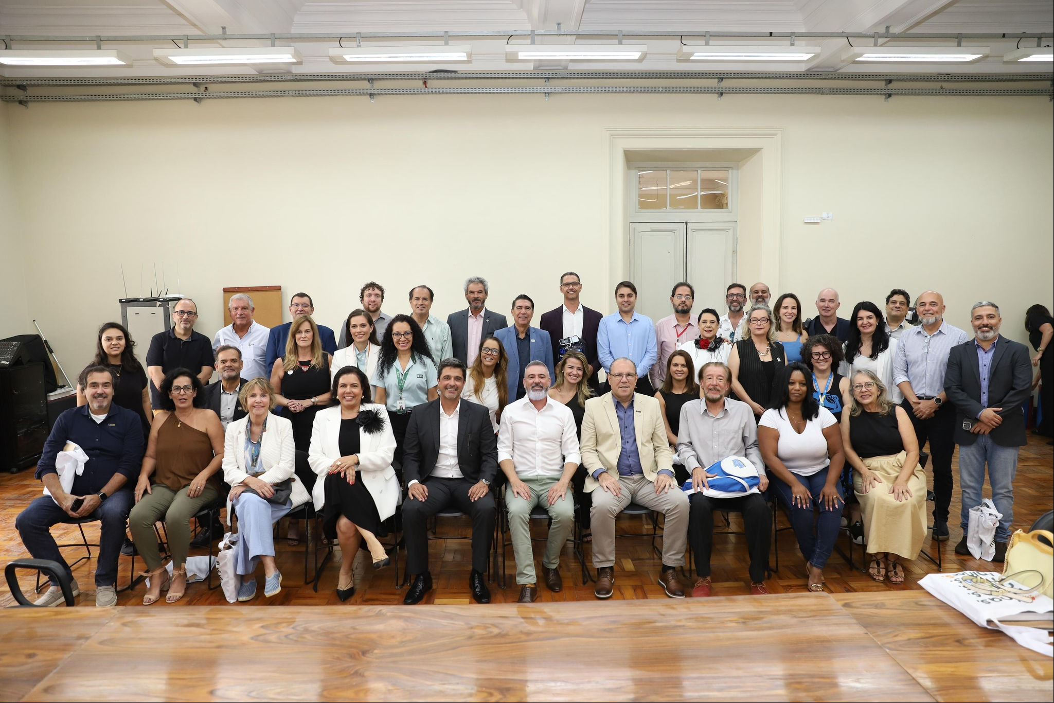 O CET é formado por 15 representantes do poder público e outros 28 indicados por entidades da sociedade civil