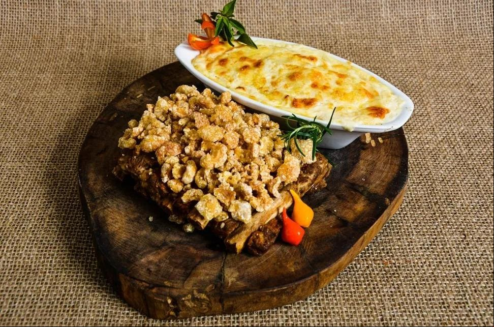 O prato 'Motoca Ribs', do bar Us Motoca, no bairro Camargos, região Noroeste de BH, foi o grande vencedor do Comida di Buteco 2023