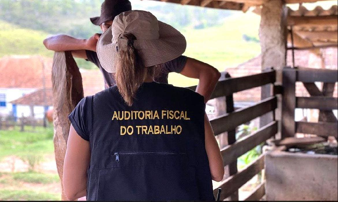 Inclusão de empregadores flagrados em situação ilegal é feita desde 2003, e vem sendo atualizada todo semestre. Os nomes permanecem na cadastro do governo federal por dois anos