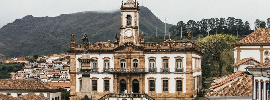 Foto mostra paisagem de Ouro Preto