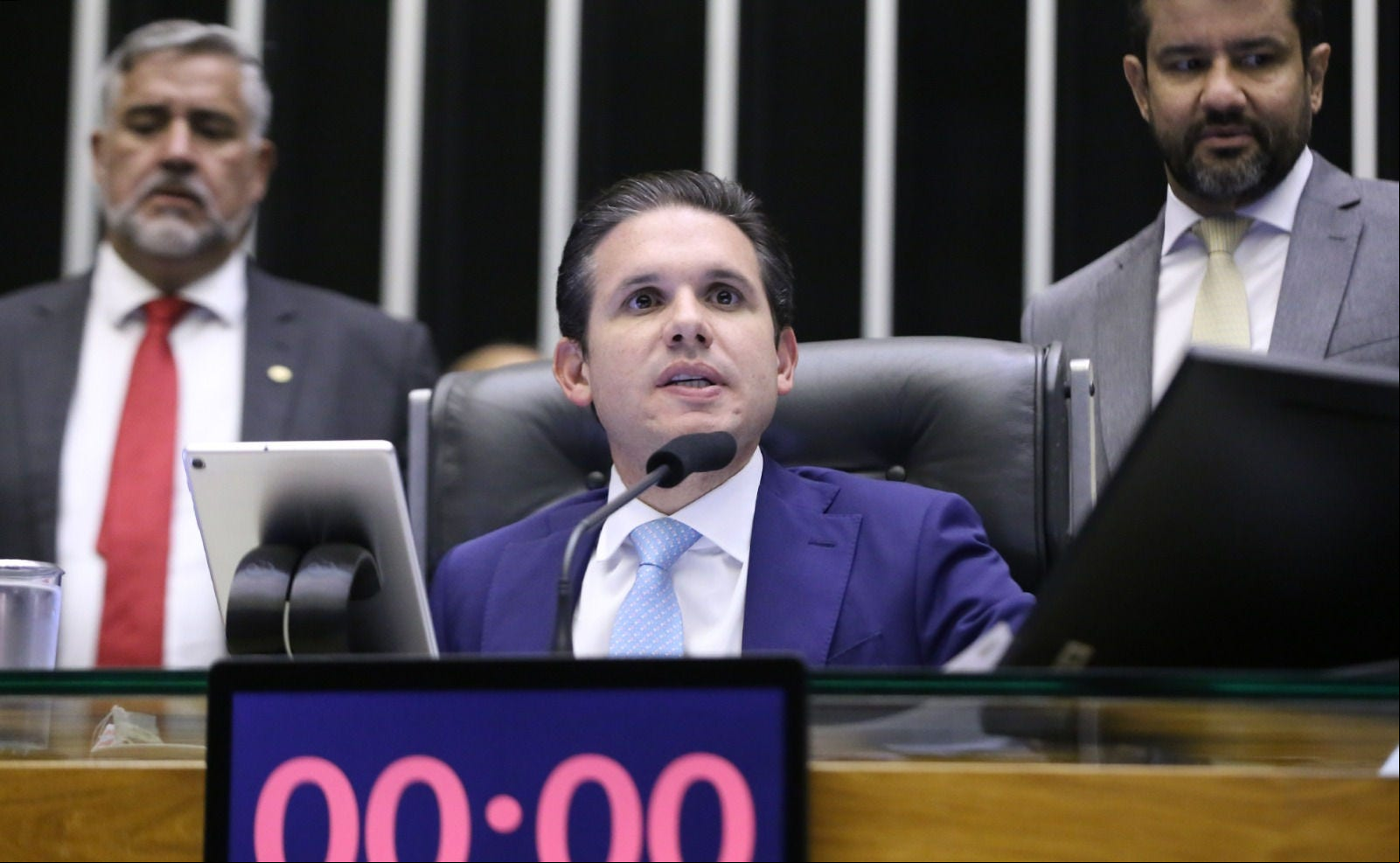 Deputados aprovaram reajuste salarial para servidores do Executivo durante sessão desta quarta-feira (21)