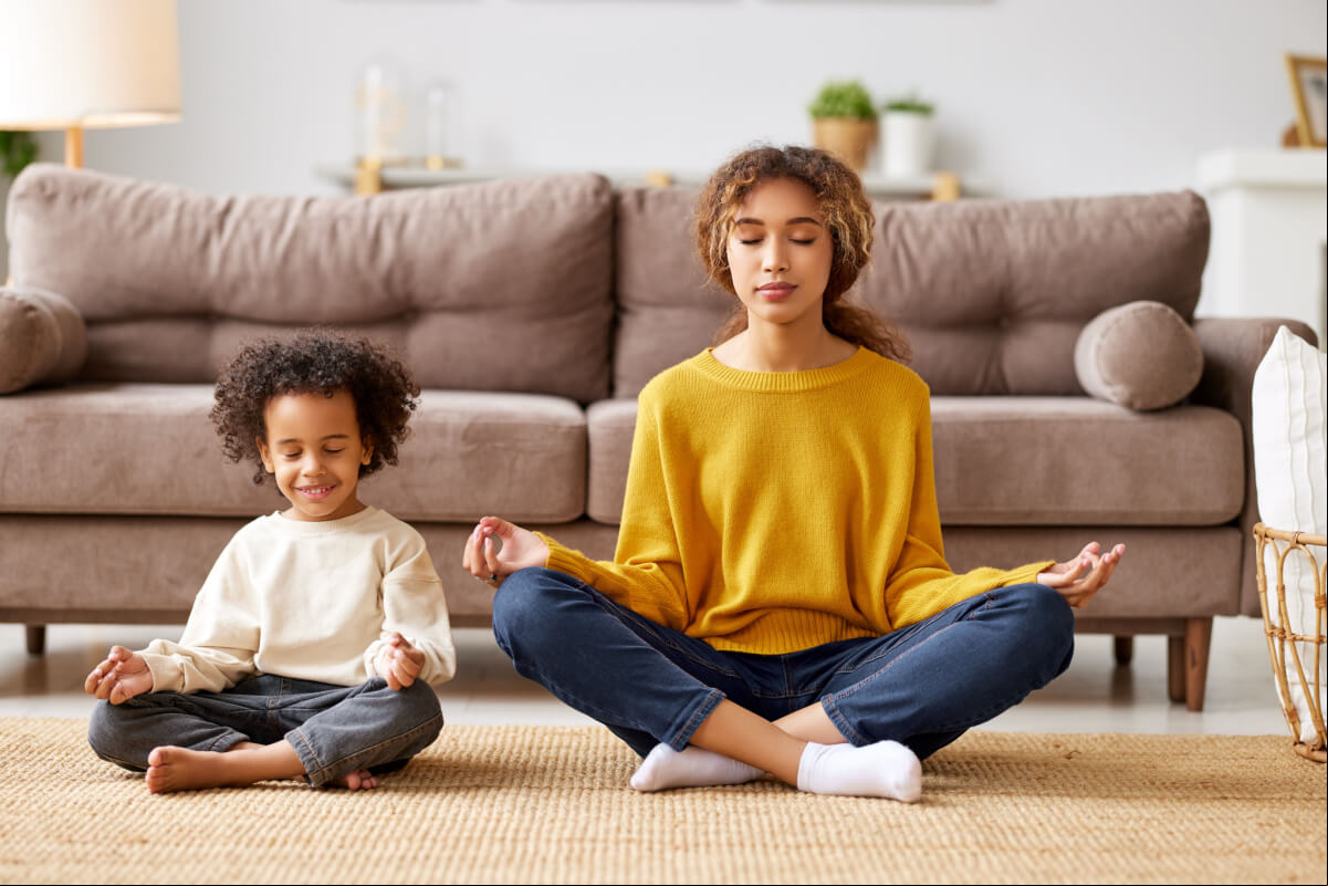 Meditar traz benefícios para todas as idades