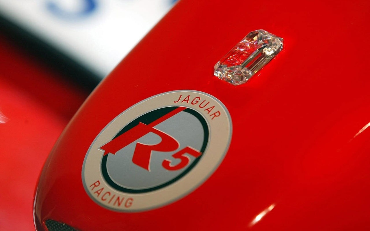 Diamante colocado no carro da Jaguar no GP de Mônaco de 2004 (Foto: Reprodução)