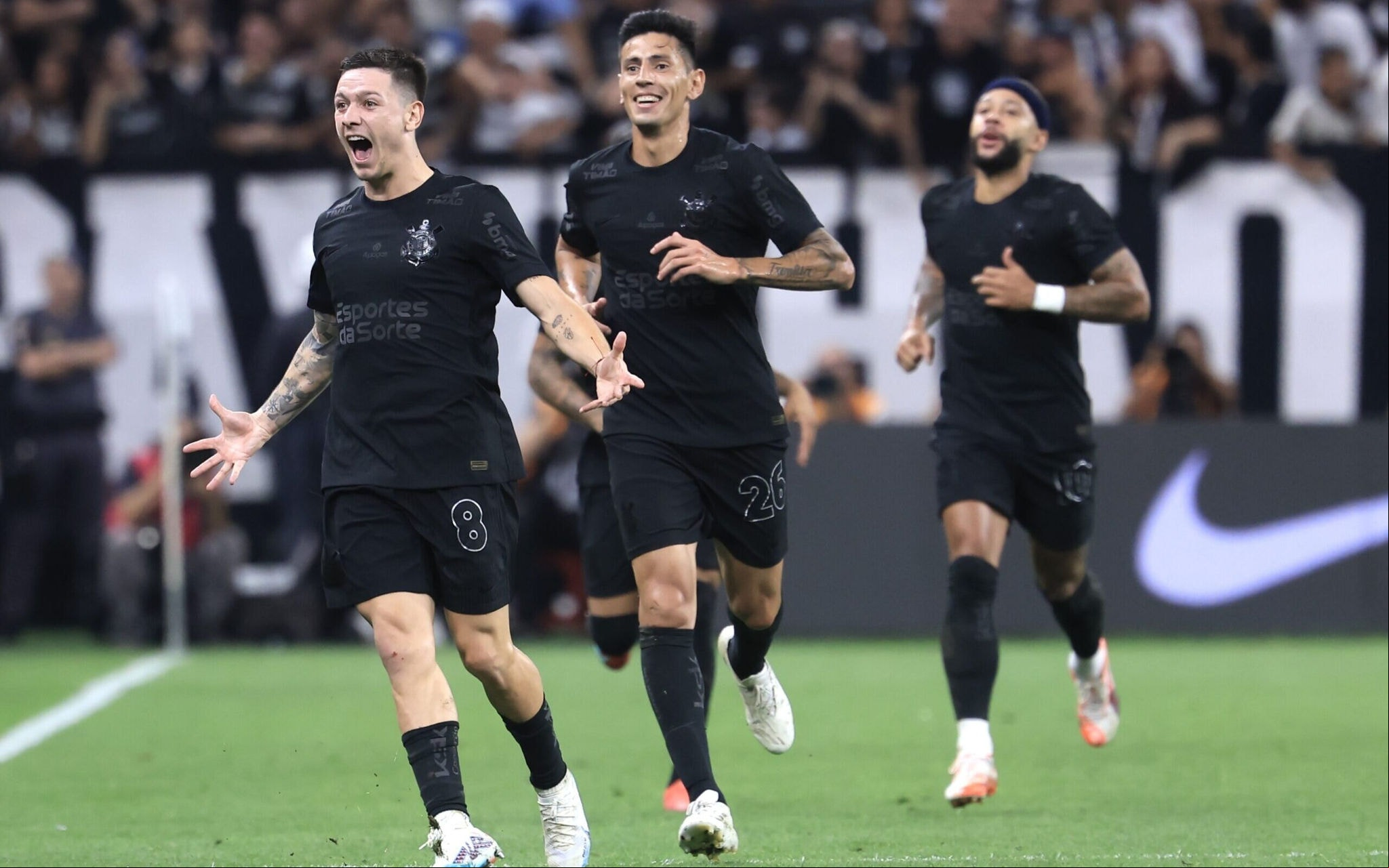 Rodrigo Garro em comemoração de gol pelo Corinthians, em 2025, na Neo Química Arena (Foto:Marcello Zambrana/AGIF)