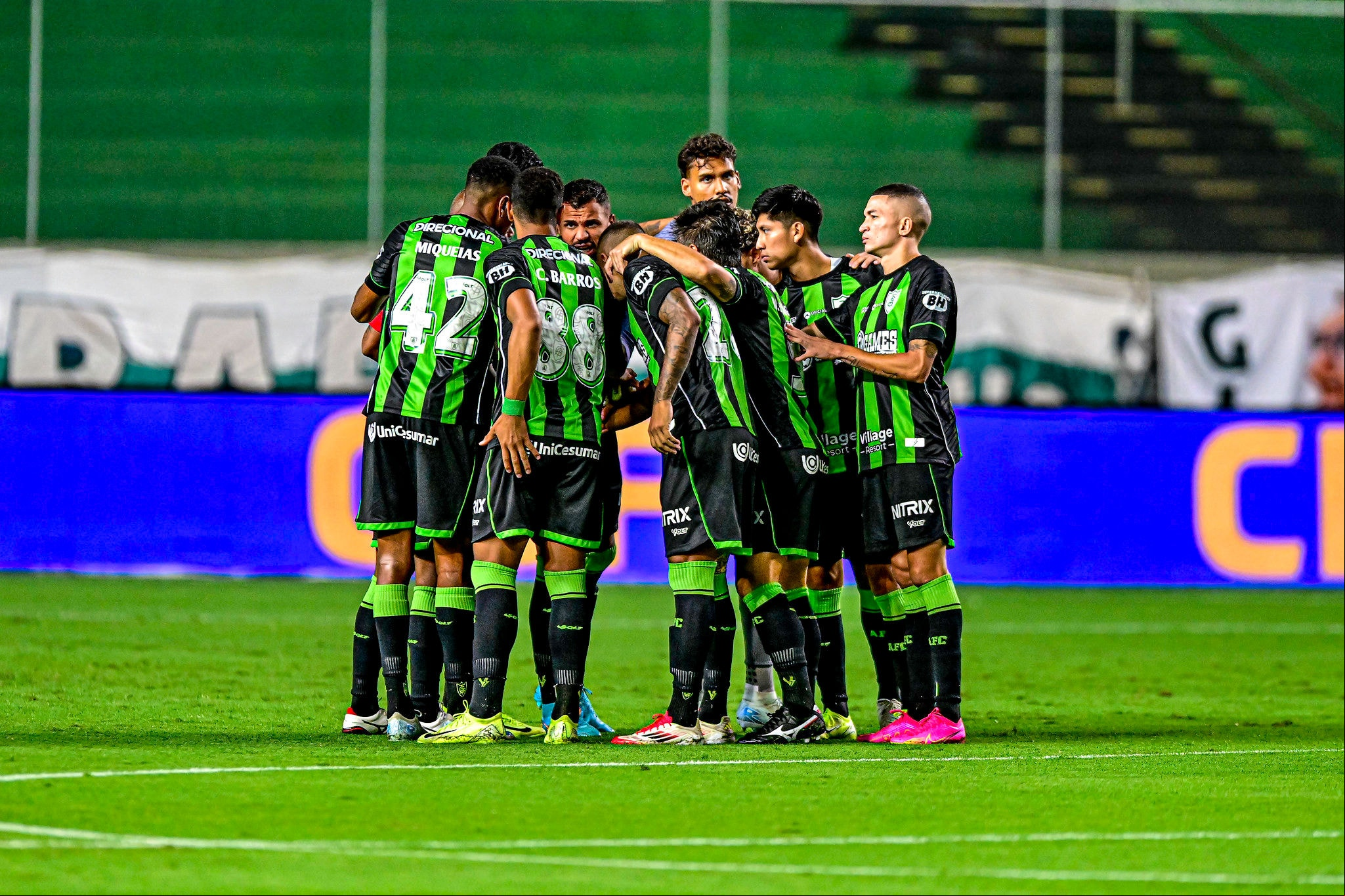 Equipe viaja para encarar o Coritiba nesta segunda