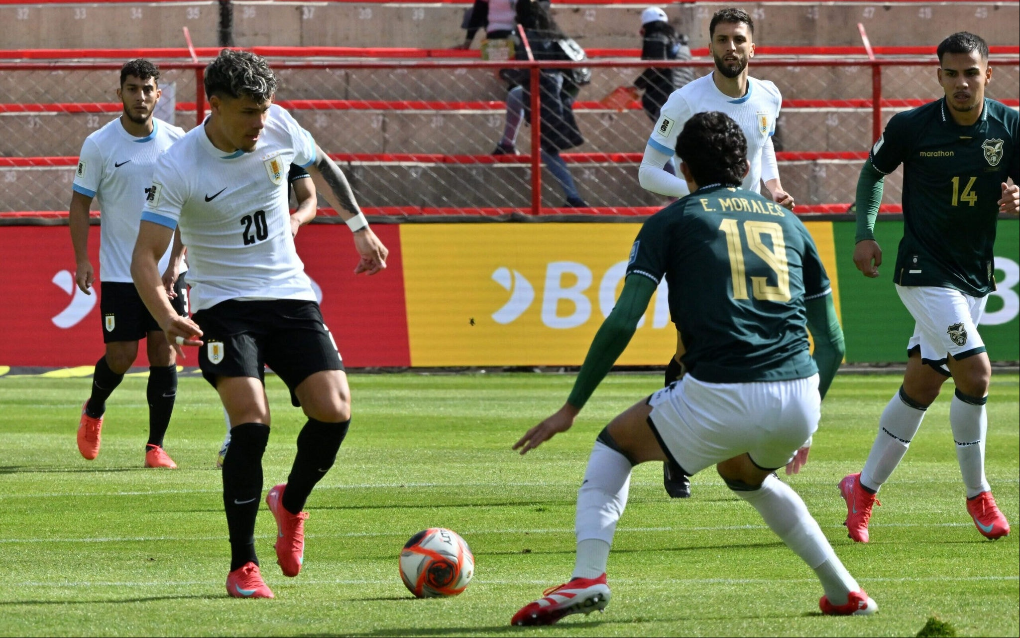 Bolívia e Uruguai ficaram no 0 a 0 (Foto: Aizar Raldes / AFP)