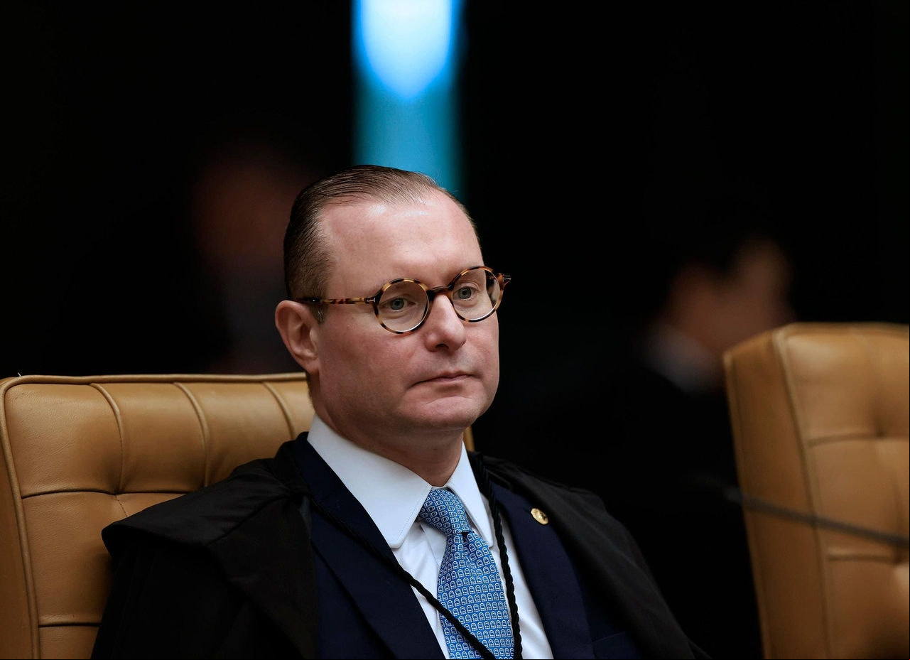 Ministro Cristiano Zanin na sessão plenária do Supremo Tribunal Federal Ministro Cristiano Zanin marcou o julgamento de mais um grupo da denúncia da PGR