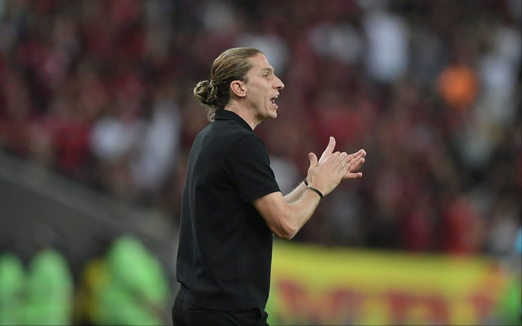 Filipe Luís, técnico do Flamengo, durante partida contra o Botafogo (Foto: Thiago Ribeiro/AGIF)