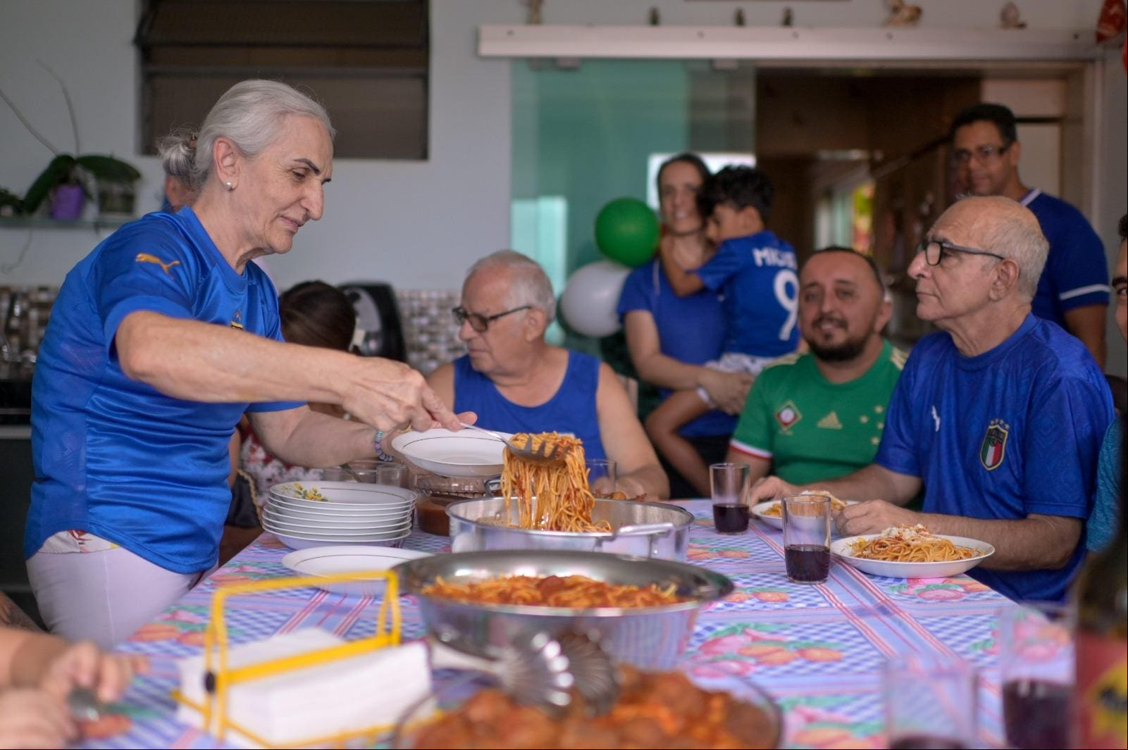 Em volta da mesa farta, a família Riccio mistura costumes italianos aos mineiros (Fred Magno/O TEMPO)