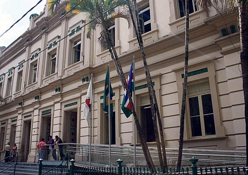 Segundo assessoria da Câmara, laudo da Defesa Civil atesta que Casa só comporta 150 pessoas Câmara Municipal de Juiz de Fora