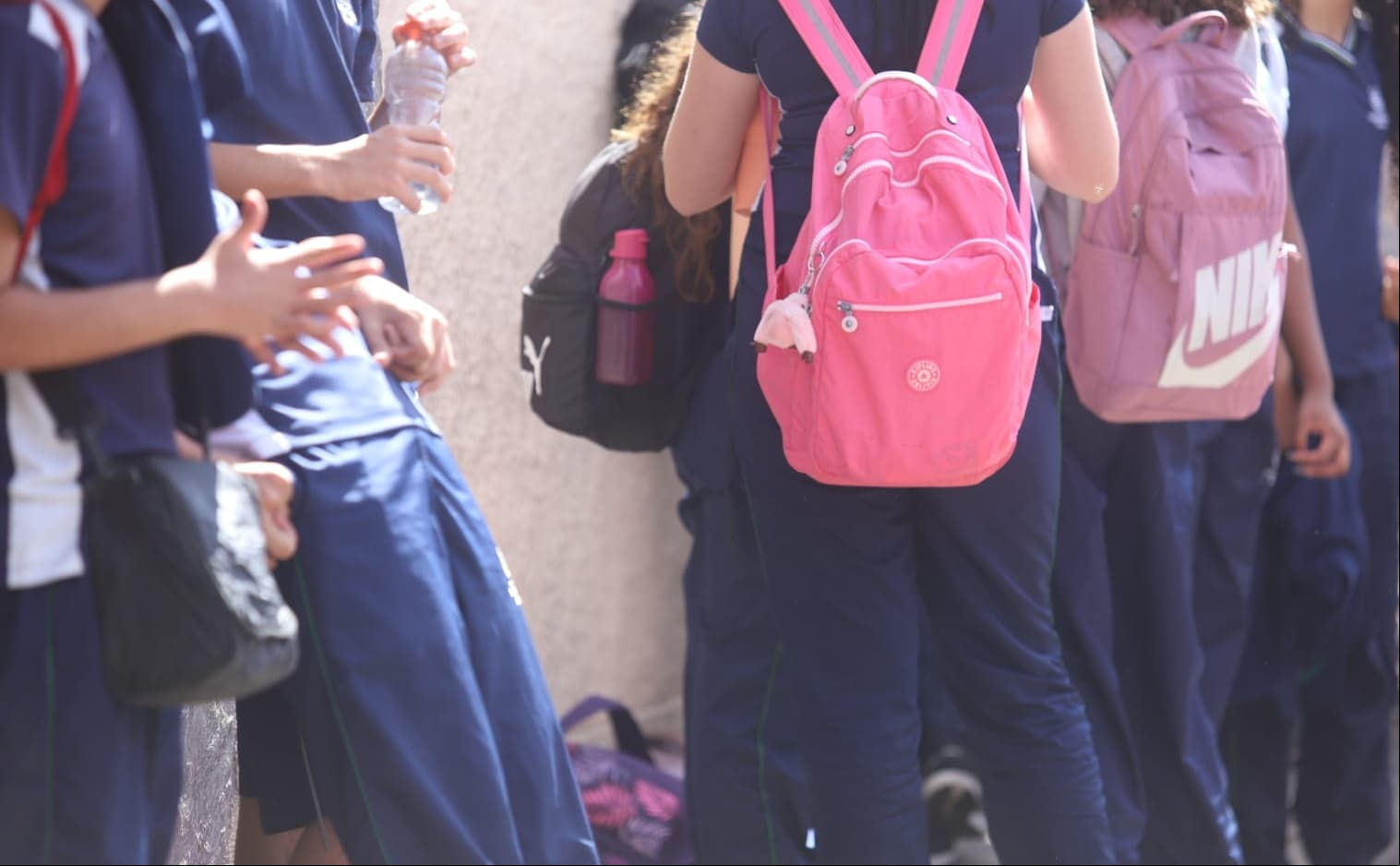 Grupo de meninas planeja realizar um protesto contra exposição de estudantes de um colégio particular da rede Santa Maria Minas