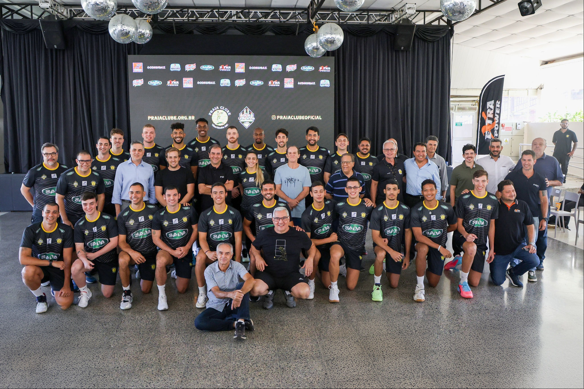 Praia Clube, já potência no esporte, investe pesado em time de vôlei masculino