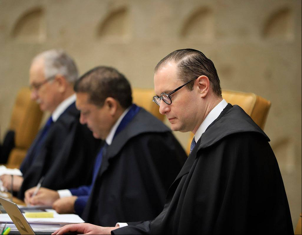 O ministro Cristiano Zanin seguiu o relator, Alexandre de Moraes, e votou para condenar o réu Aécio Lúcio Costa Pereira