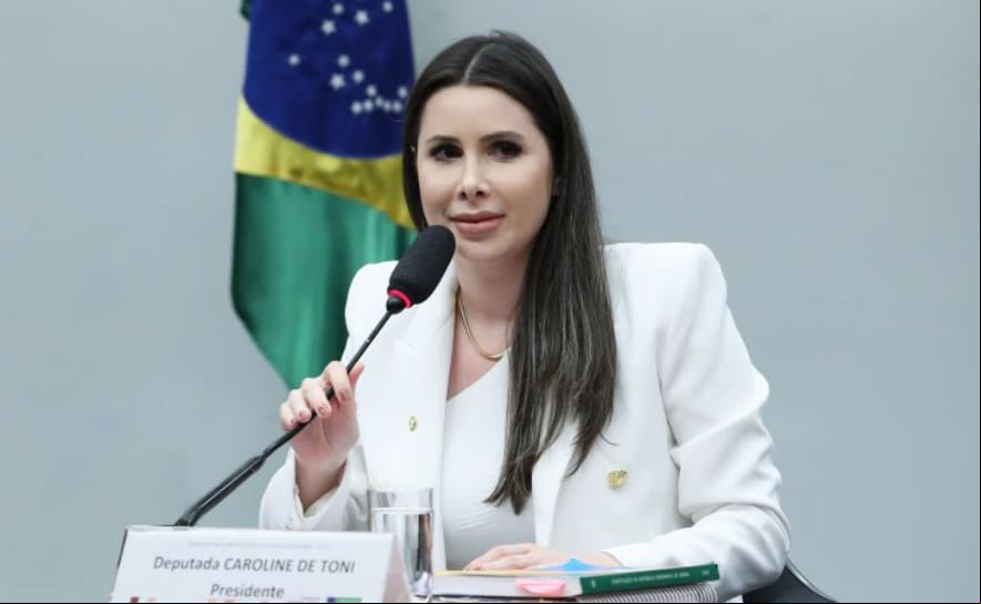 A deputada Caroline de Toni (PL-SC) foi eleita nesta na quarta-feira (6) presidente da Comissão de Constituição e Justiça e de Cidadania (CCJ) da Câmara dos Deputados A deputada Caroline de Toni (PL-SC) foi eleita nesta na quarta-feira (6) presidente da Comissão de Constituição e Justiça e de Cidadania (CCJ) da Câmara dos Deputados