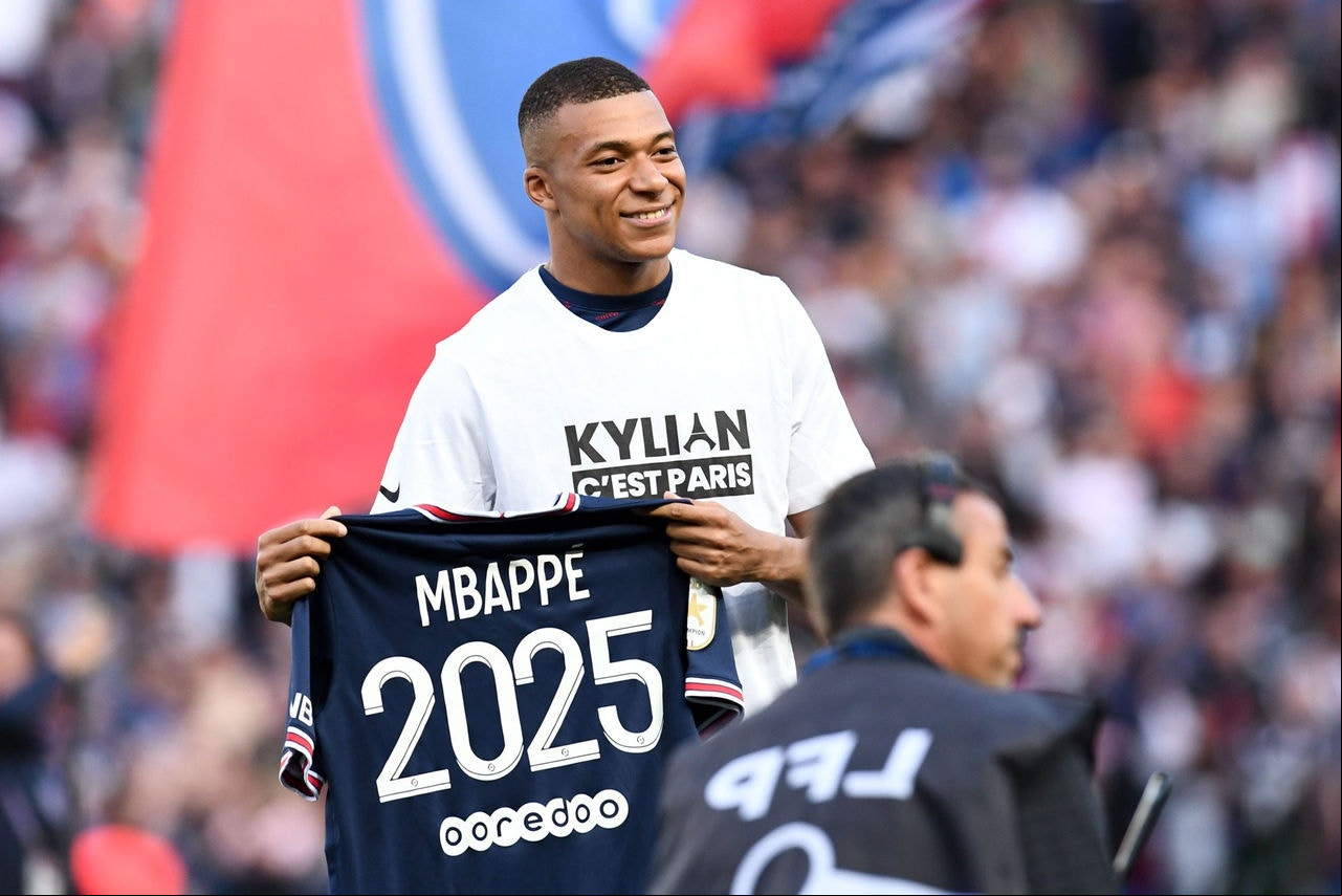 Mbappé cobra PSG por salários e bônus atrasados