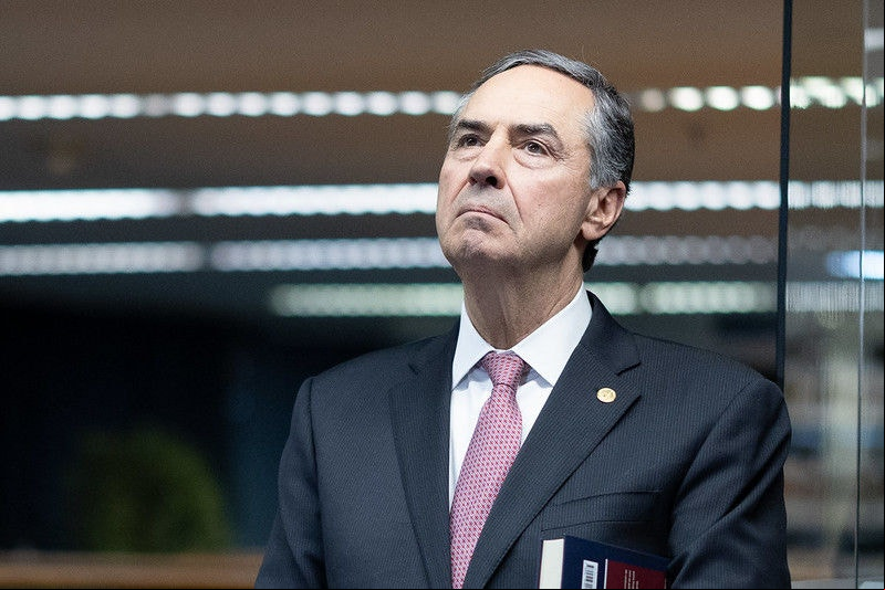 Ministro do STF Luís Roberto Barroso Para o presidente do STF, Luís Roberto Barroso, "é um retrocesso imenso saber que nós estivemos perto de alguma coisa como essa”