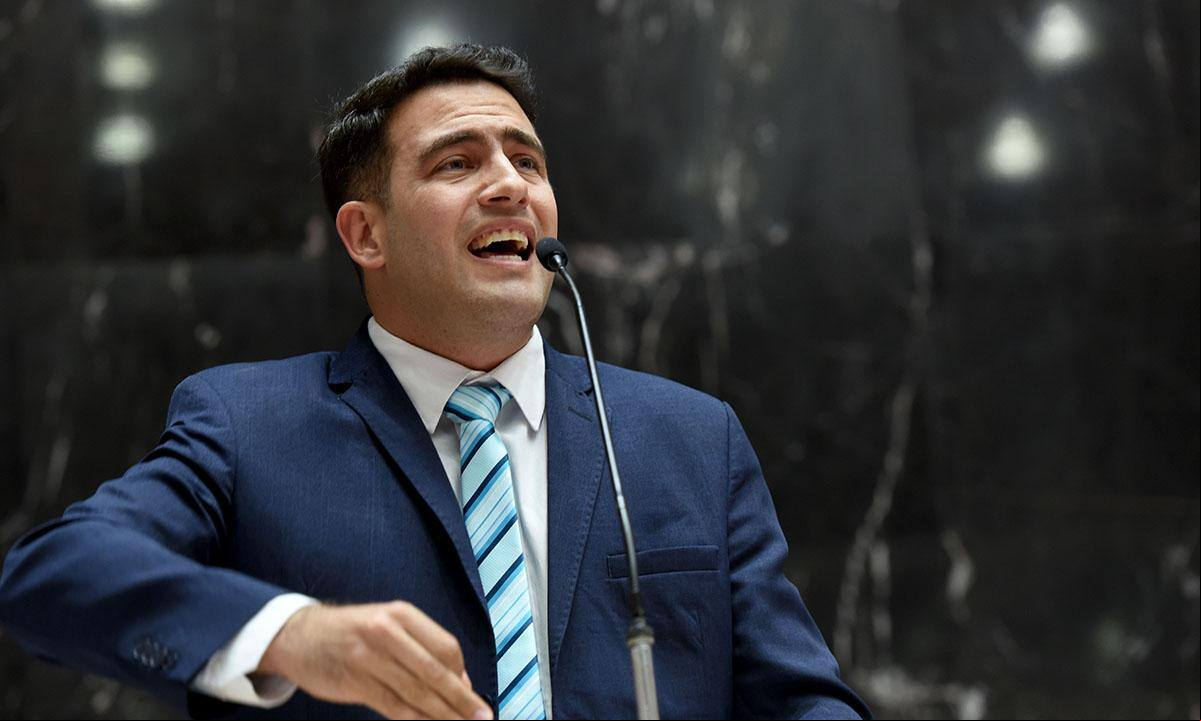 Cristiano Caporezzo (PL) é mais um a tentar proibir a participação de mulheres trans em competições esportivas femininas Deputado estadual Cristiano Caporezzo (PL)