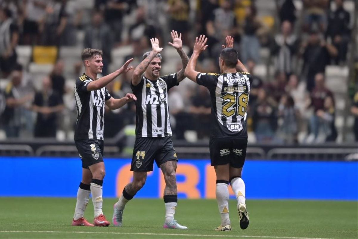 Rubens celebra gol contra o Maringá