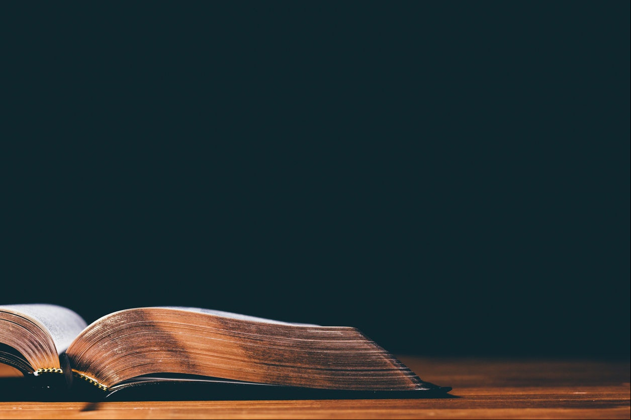 A fonte das melhores ideias sobre Deus são as escrituras sagradas das grandes religiões, como a Bíblia, o Alcorão, a Bhagavad Gita etc