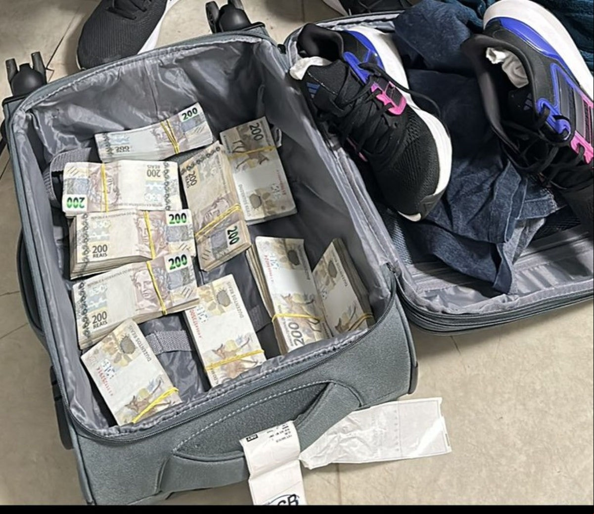 Mais de R$ 1,2 milhão em notas de R$ 200: tudo estava em uma mala e foi descoberto em abordagem de rotina da Polícia Federal no aeroporto de Brasília