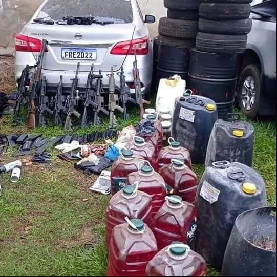 Bandidos possuíam vasto arsenal para usarem em crime planejado em Varginha Bandidos possuíam vasto arsenal para usarem em crime planejado em Varginha