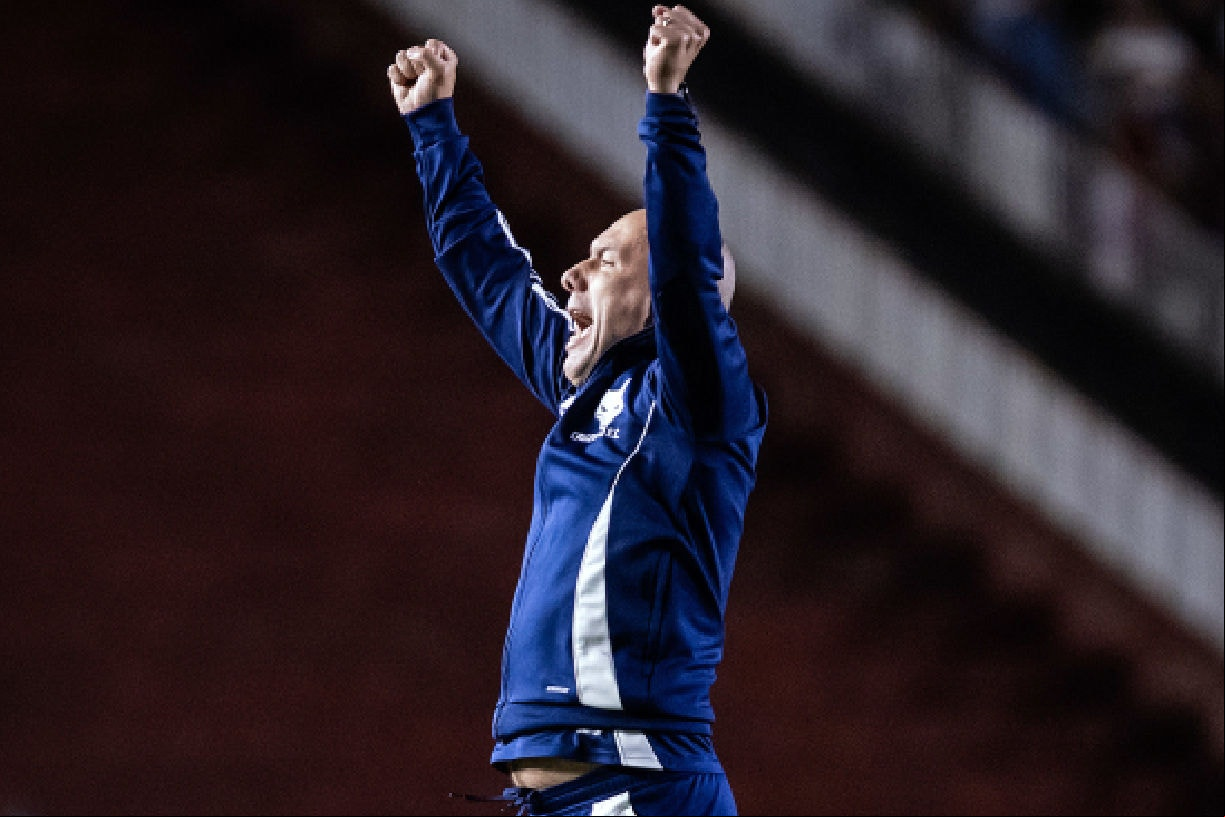 Leonardo Jardim celebra a vitória do Cruzeiro sobre o Vasco