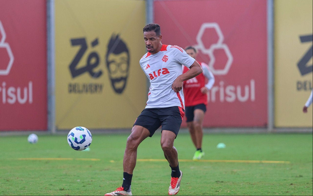 Volante Fernando deve voltar ao time (Foto: Ricardo Duarte/SC Internacional)