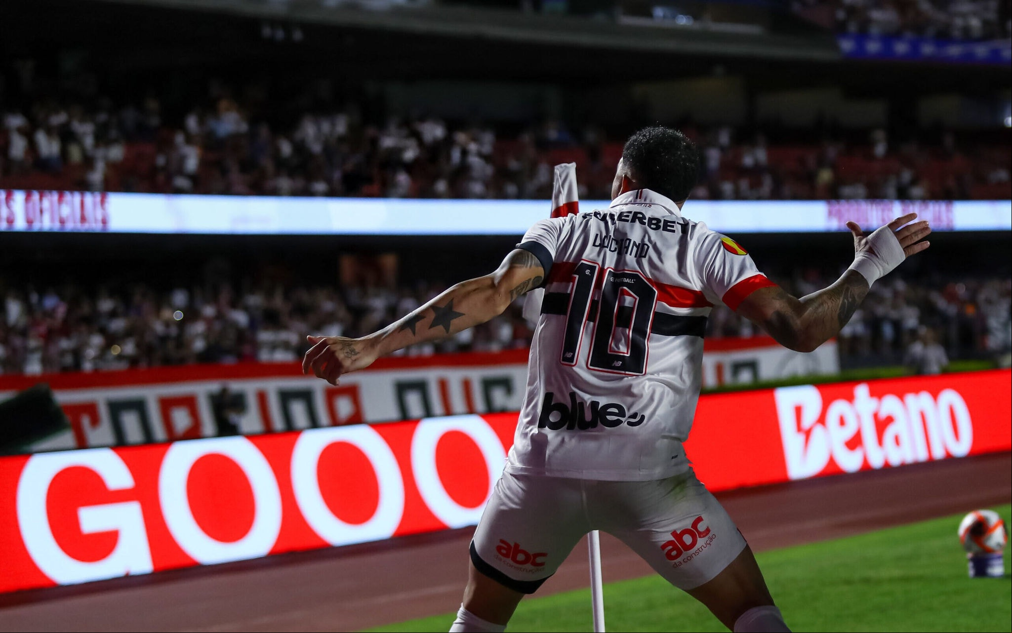 Luciano marcou seis gols neste ano (Foto: Marco Miatelo/AGIF)