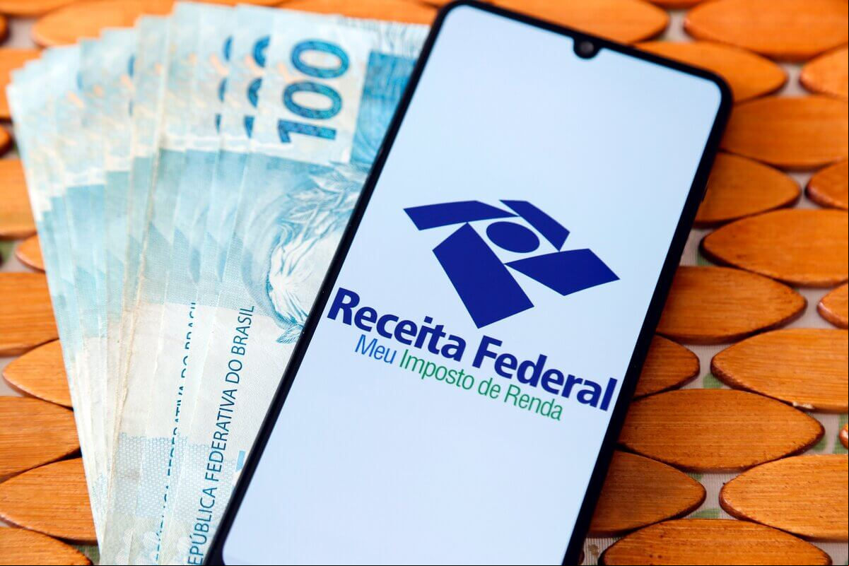 O pagamento da restituição ocorre a quem pagou mais IR do que devia no ano a que se refere a declaração.