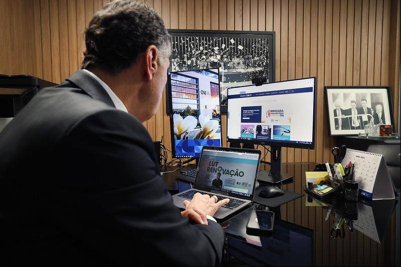 O presidente do Supremo Tribunal Federal (STF) e do Conselho Nacional de Justiça (CNJ), ministro Luís Roberto Barroso, foi o primeiro brasileiro a se inscrever no sistema de Autorização Eletrônica de Doação de Órgãos, Tecidos e Partes do Corpo Humano