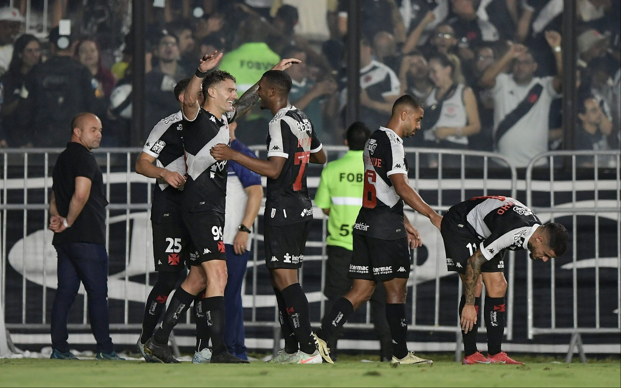 (Foto: Thiago Ribeiro/AGIF)