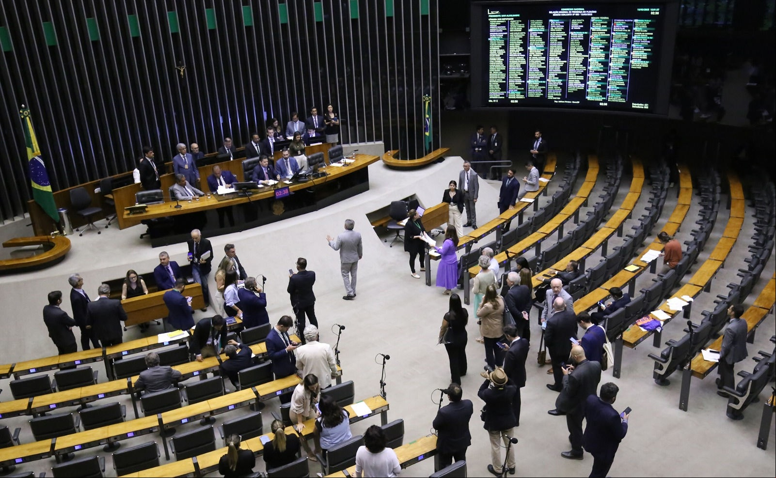 Estimativas de consultores da Câmara de Deputados apontam para problemas nas contas públicas em 2027