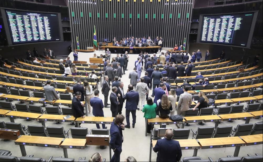 Plenário da Câmara: Deputados e senadores têm prevista para esta quarta-feira (24) a primeira sessão conjunta do ano para a análise de vetos presidenciais