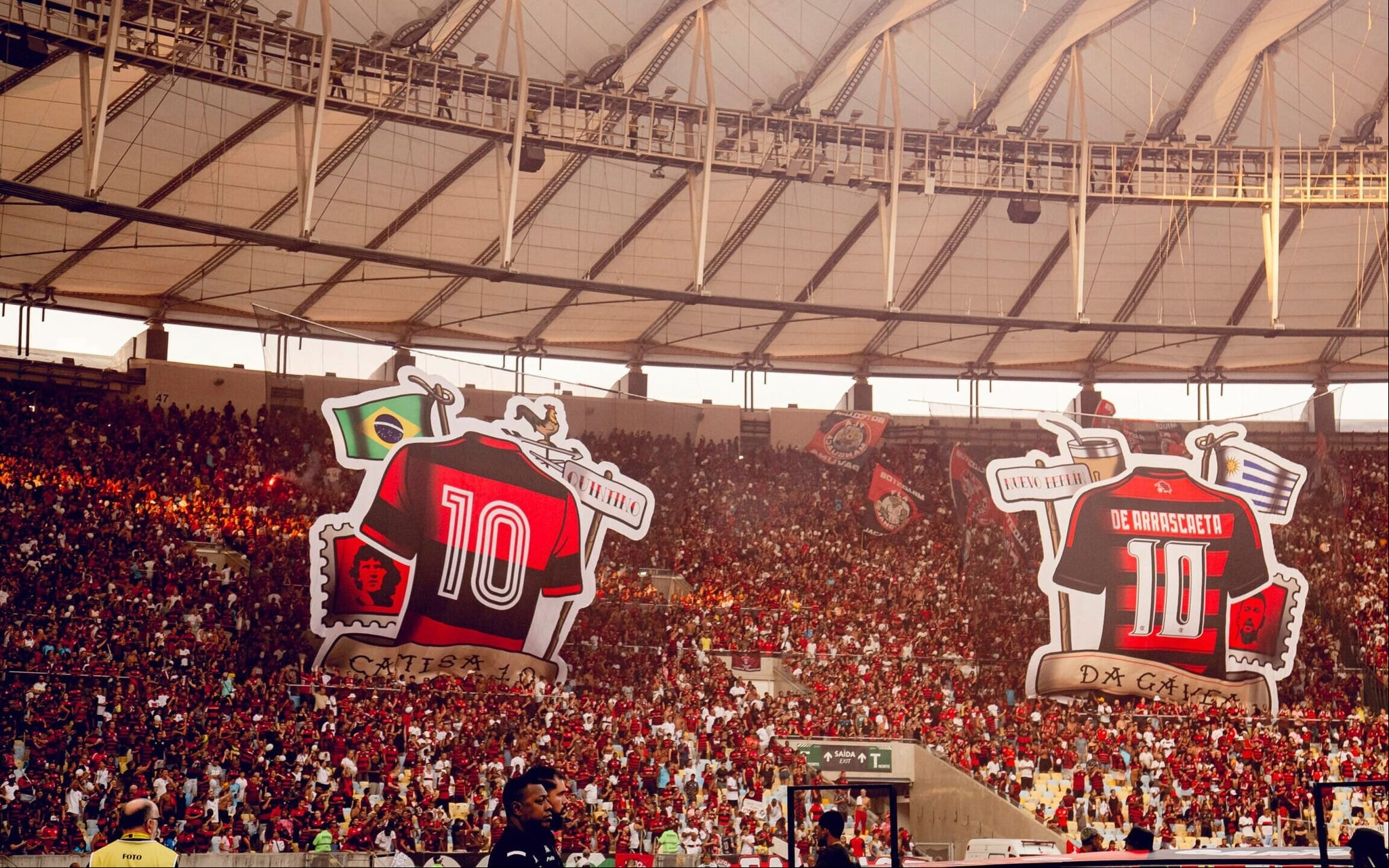 Torcida do Flamengo lota o Maracanã e homenageia craques em mosaico. (Foto: Flamengo/Divulgação)