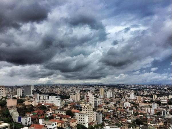 Frio e calor: temperatura deve variar entre 15ºC e 29ºC neste sábado em BH Sábado (31) será com o céu nublado e possibilidade de chuva em Belo Horizonte