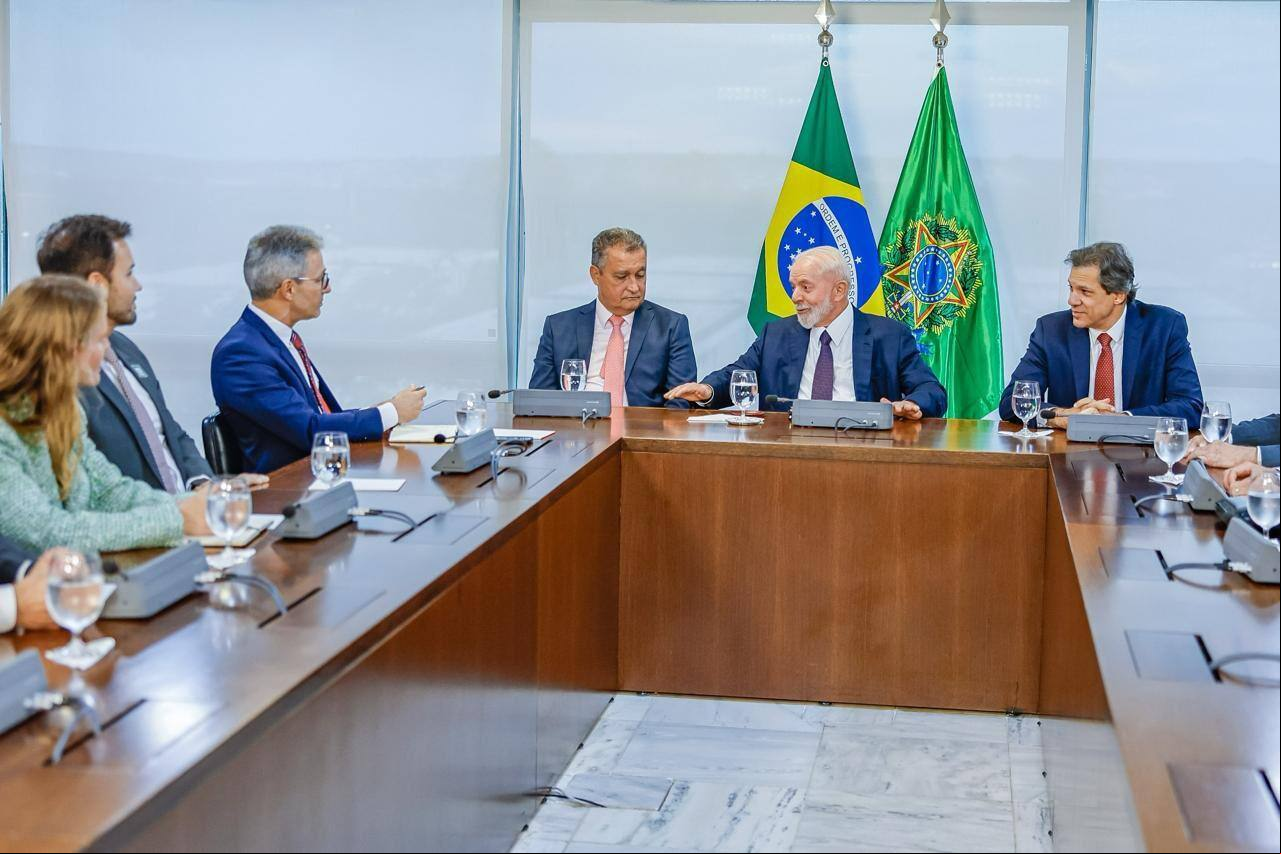 Descontração. Zema (à esquerda) pediu encontro com Lula para discutir a dívida e saiu dizendo que o presidente é um democrata