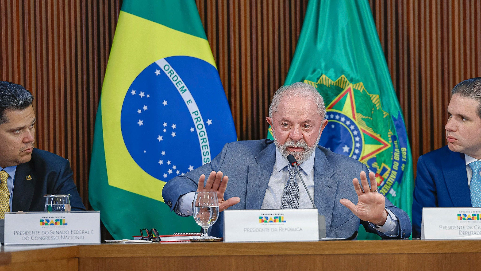 Lula assinou MP do setor elétrico após reunião com Davi Alcolumbre, Hugo Motta, ministros e parlamentares