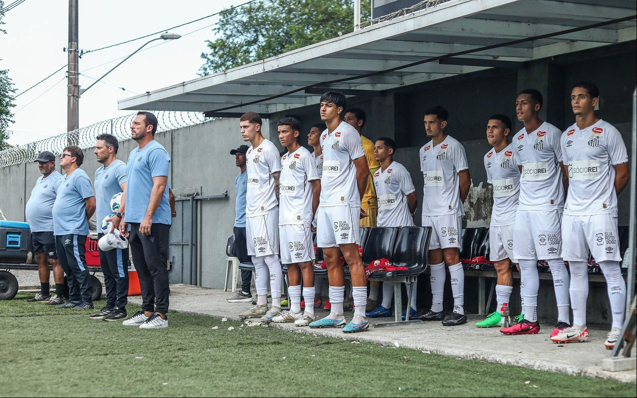 Atletas da base do Santos terão o ao curso (Foto: Reinaldo Campos/ Santos FC)