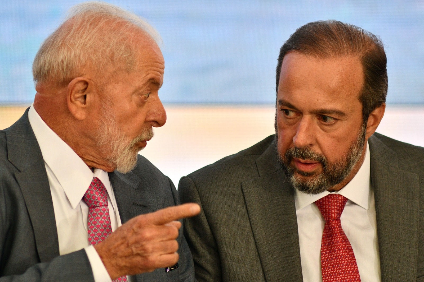 Lula e Alexandre Silveira apostam que MP do setor elétrico vai ajudar a reverter ciclo de desgatstes