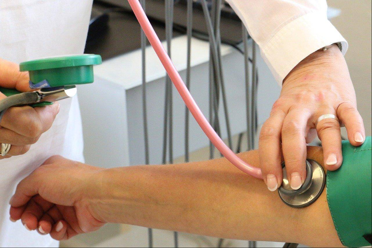 doctor-4303020_1280jpg Boa parte da população não tem plano de saúde com cobertura de exames e consultas