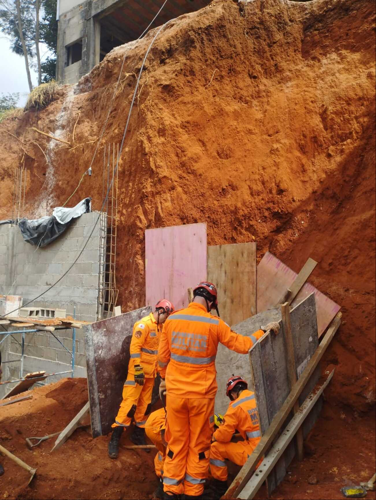 Resgate do corpo foi realizado com uso de técnicas de Busca, Resgate e Salvamento com Colapso Estrutural 
