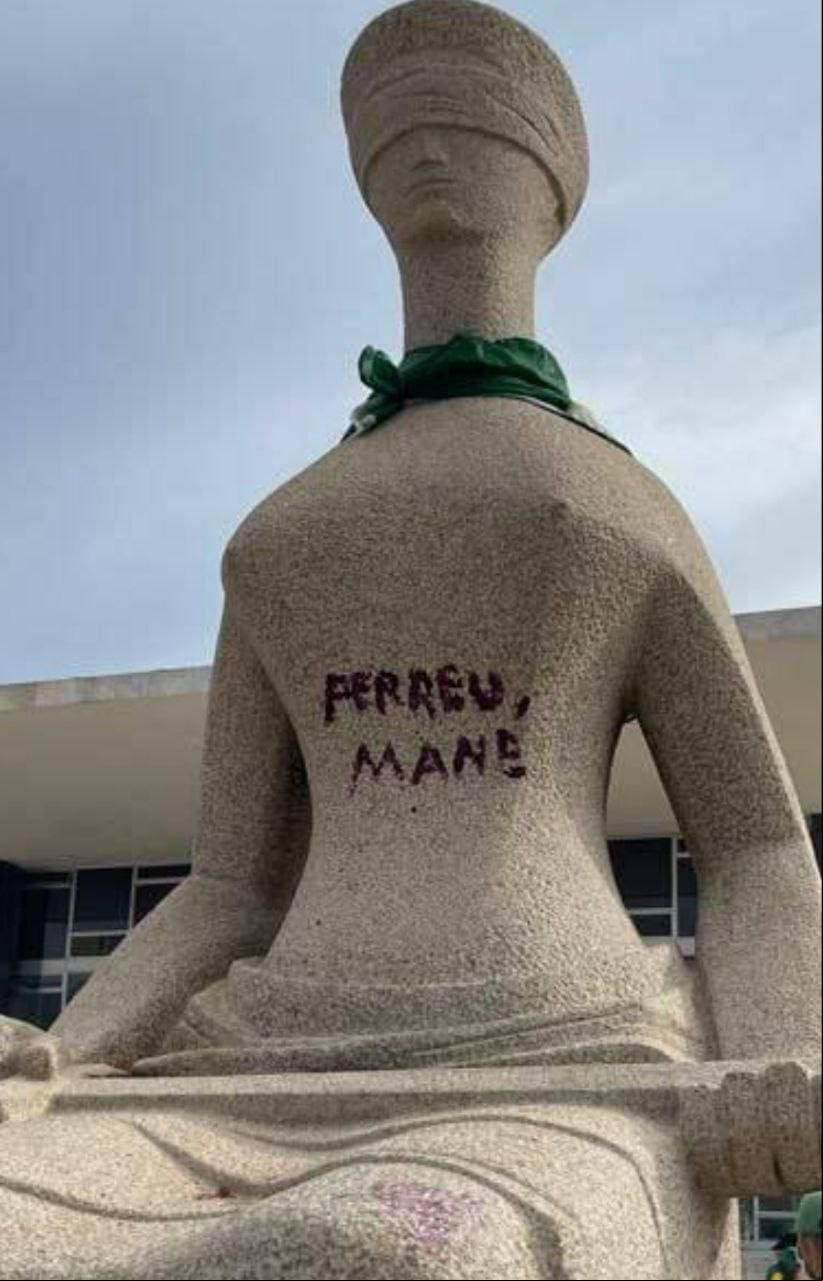 temis do stf escultura