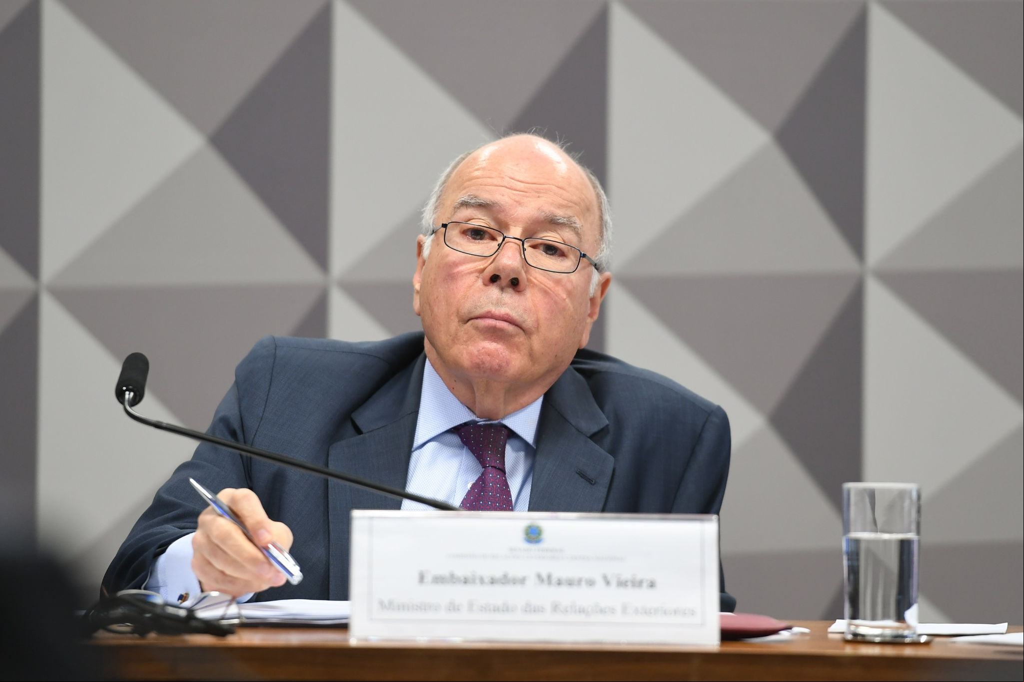 Comissão de Relações Exteriores e Defesa Nacional (CRE) promove audiência pública com o ministro das Relações Exteriores, para prestar informações no âmbito de suas competências.

Mesa: 
ministro de Estado das Relações Exteriores, Mauro Vieira.

Foto: Edilson Rodrigues/Agência Senado