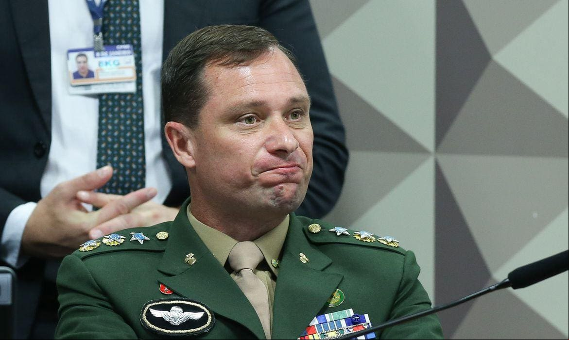 Na imagem, o tenente-coronel Mauro Cid, durante participação na Comissão Parlamentar Mista de Inquérito (MI) dos 'atos golpistas de 8 de janeiro' Na imagem, o tenente-coronel Mauro Cid, durante participação na MI do 8 de janeiro