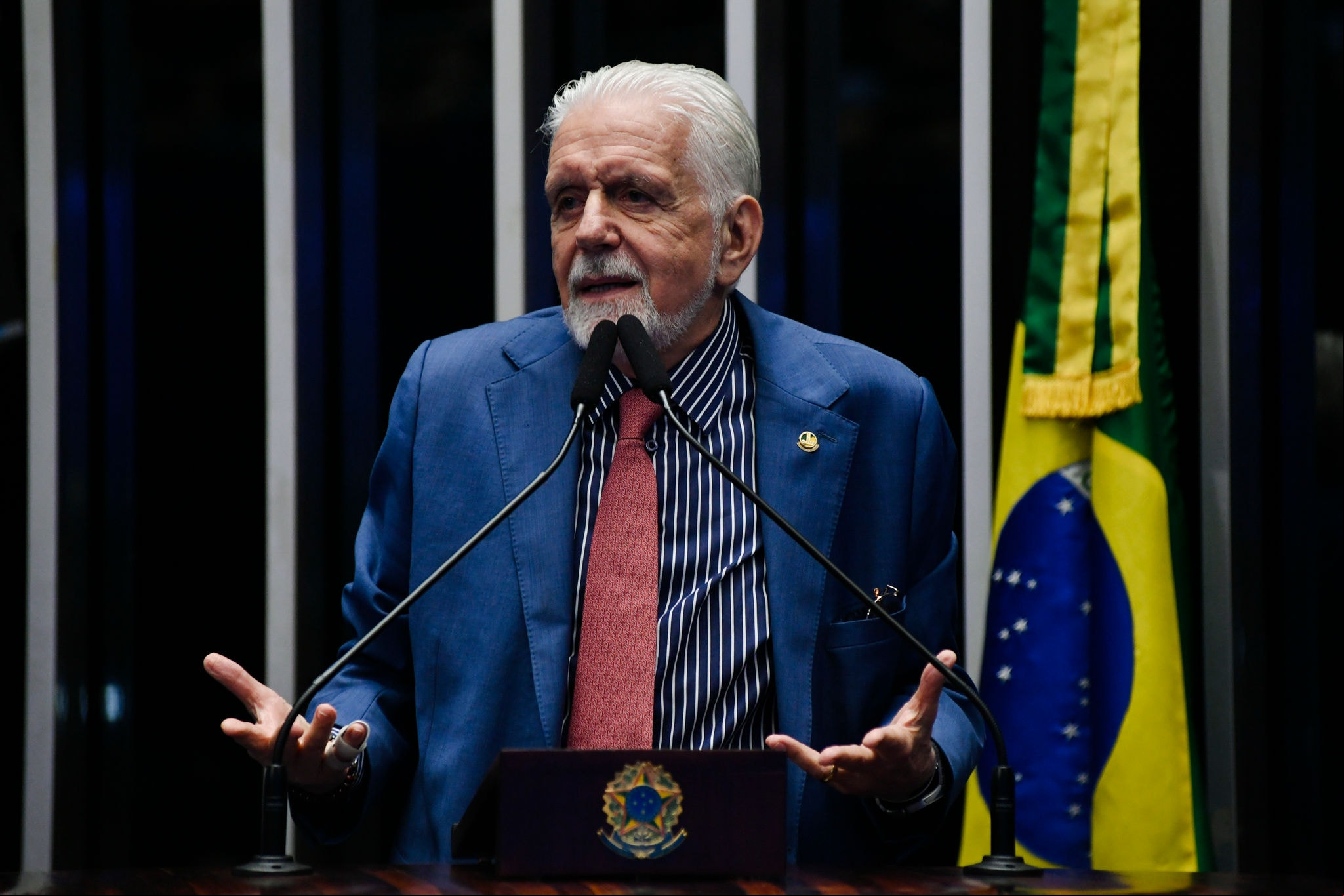 Plenário do Senado O senador Jaques Wagner, líder do governo Lula, faz pronunciamento durante sessão do Senado