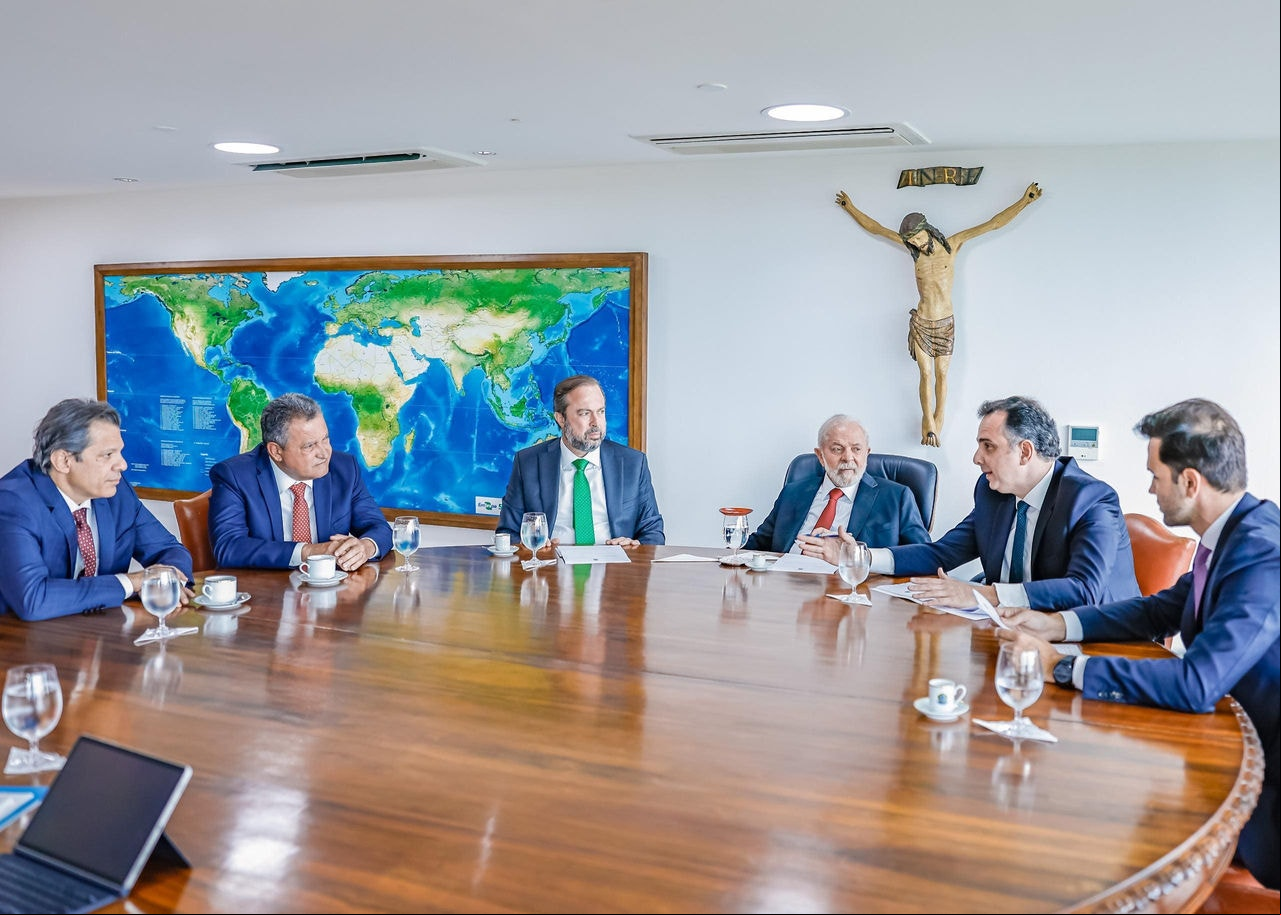 Rodrigo Pacheco, Lula, Tadeuzinho e ministros em reunião sobre a dívida de Minas Gerais