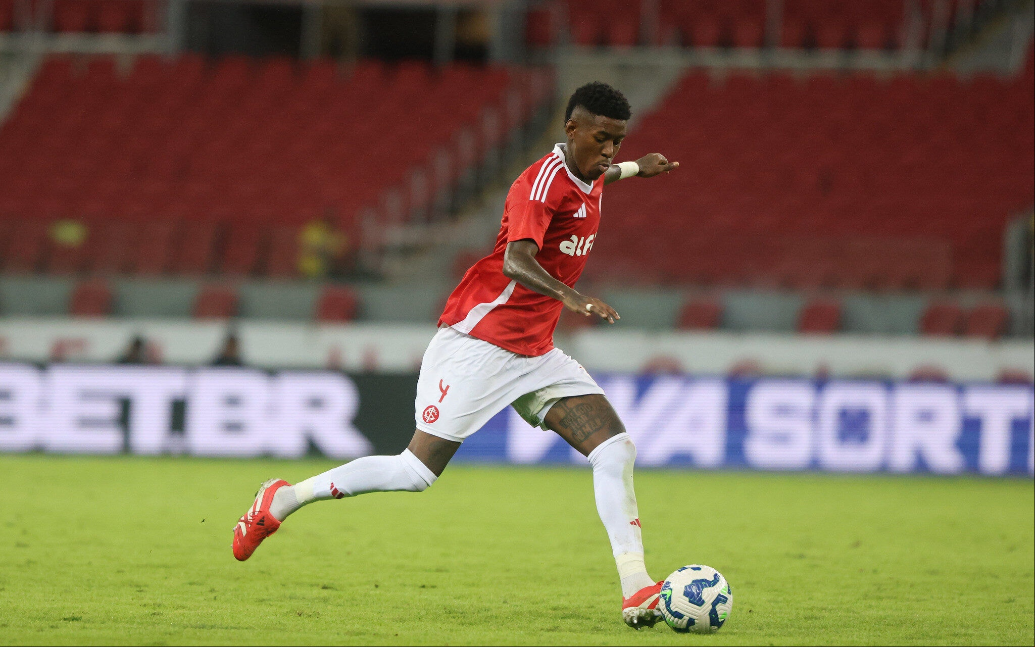 Vitão ecoa opiniões de Fernando e Wesley (Foto: Ricardo Duarte/SC Internacional)