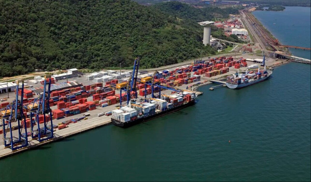 Vista aérea do porto de Itaguaí, no Rio de Janeiro