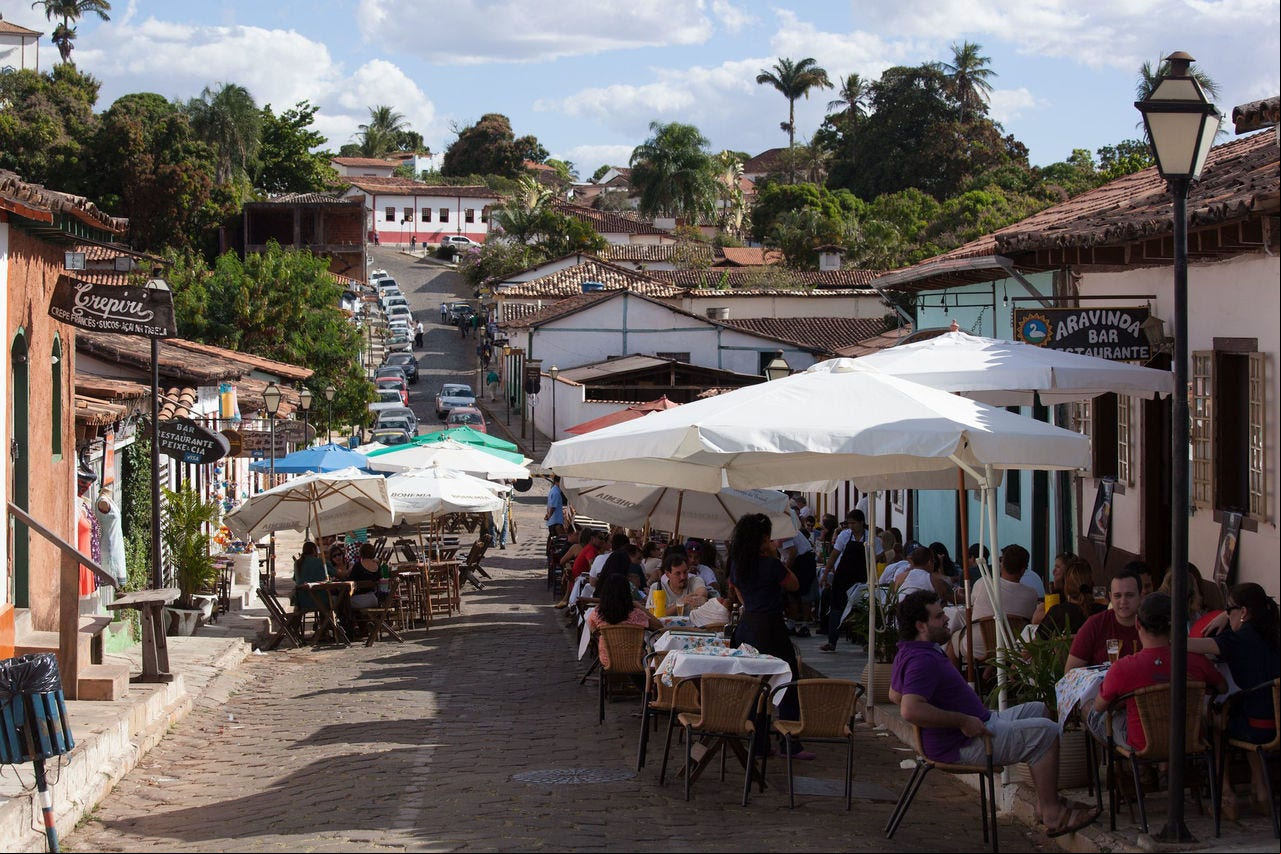 Rua do centro histórico de Pirenópolis, cidade goiana tombada pelo Iphan por causa do conjunto de imóveis dos séculos 18 e 19