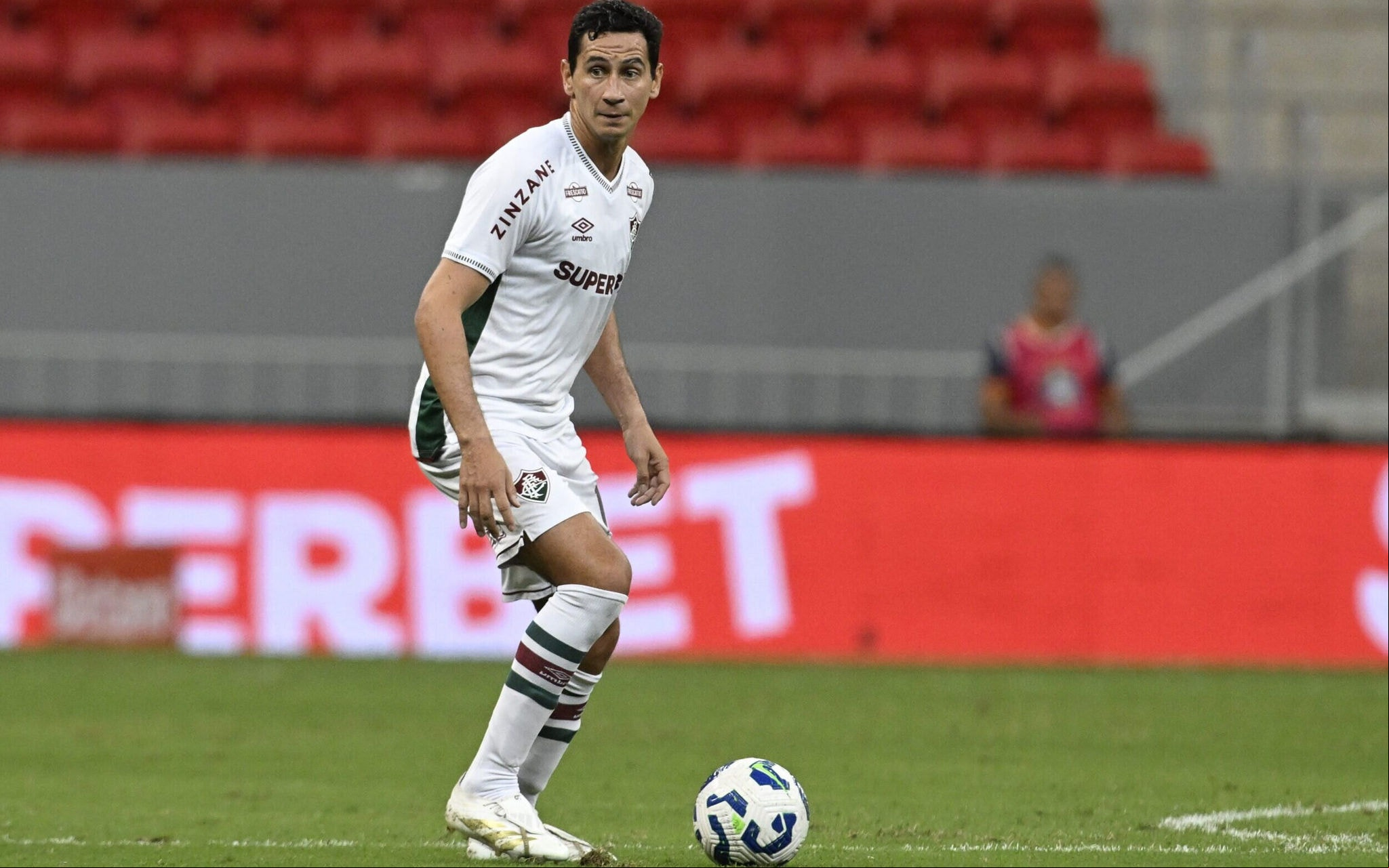 Ganso em campo pelo Fluminense contra a Aparecidense, pela Copa do Brasil (Foto: Mateus Bonomi/AGIF)